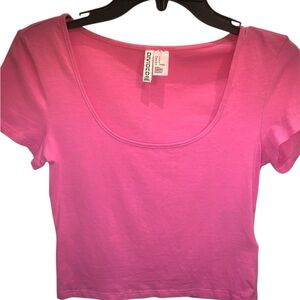 🔴H&M NWOT CROP TEE. EXCELLENT CONDITION!